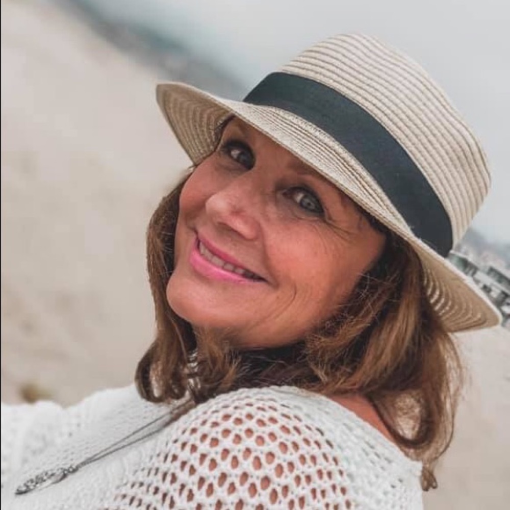 Meet your Posher, Debbie